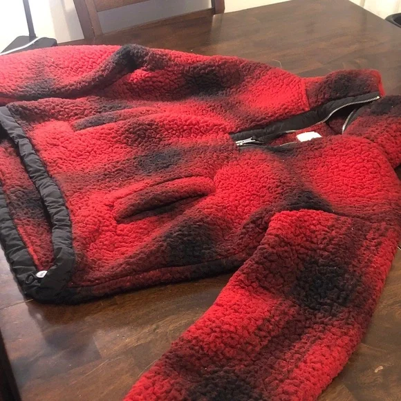 Abercrombie & Fitch Red and Black Sweater - Picture 7 of 15